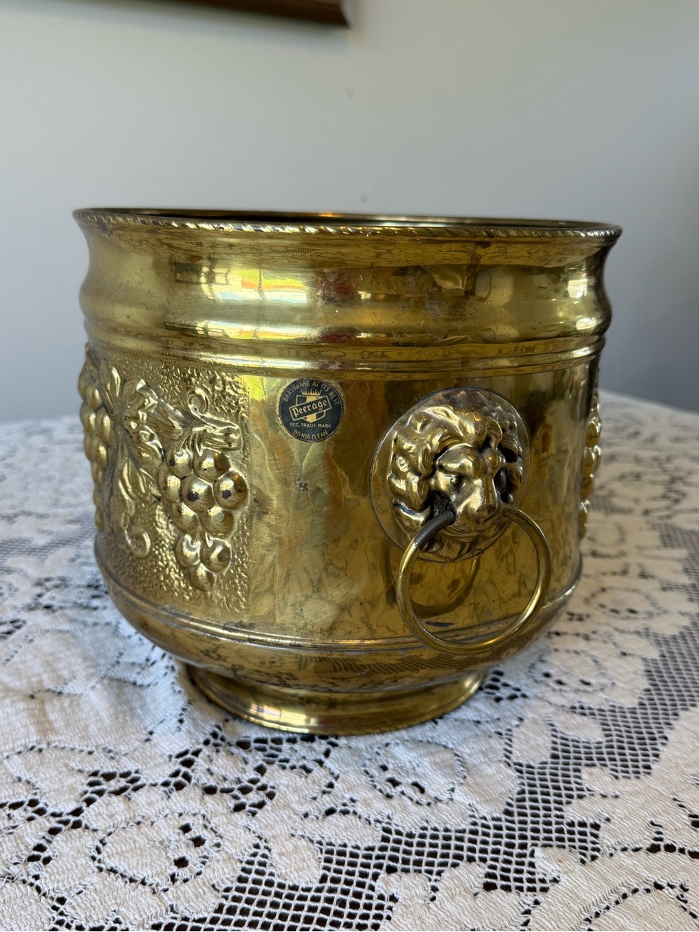 Antique Peerage Solid Brass Planter / Bucket with Grapevine Motif and Lionheads - Picture 3 of 7